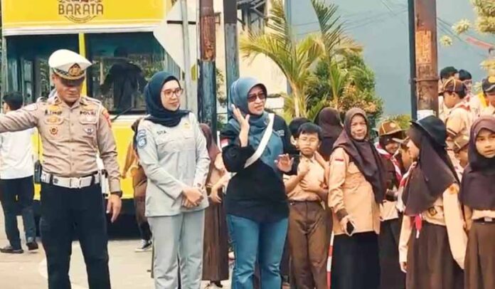 Peduli Keselamatan Lalu Lintas Peduli Keselamatan Lalu Lintas