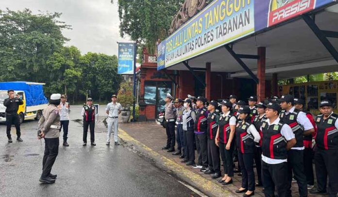 di Bundaran Patung Adipura Tabanan