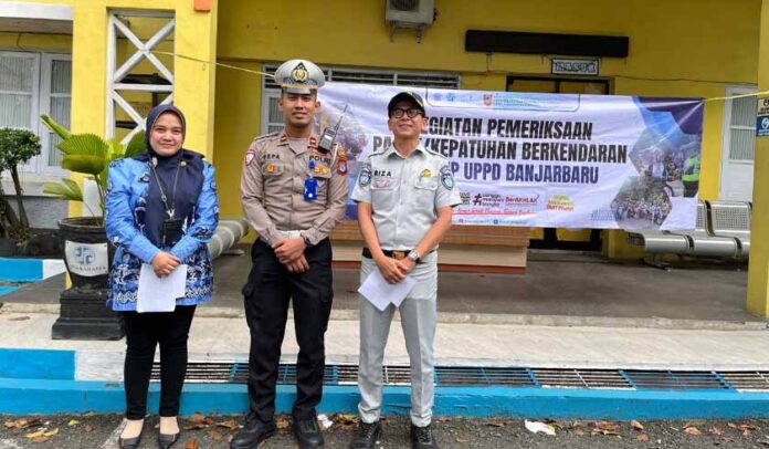 di Halaman Kantor Samsat Banjarbaru di Halaman Kantor Samsat Banjarbaru