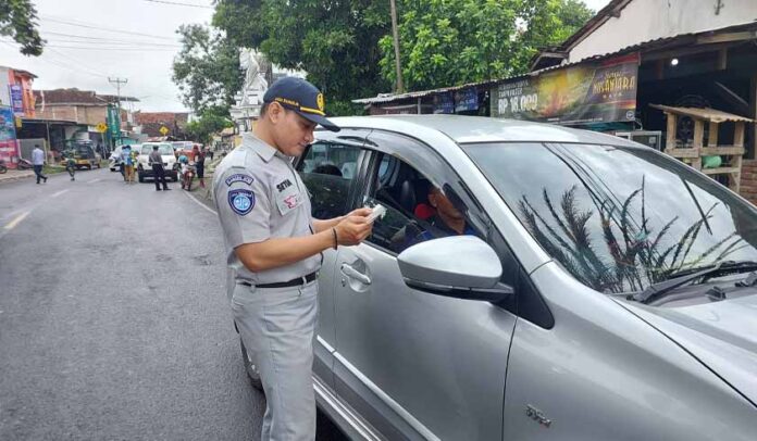 di Kabupaten Dompu di Kabupaten Dompu