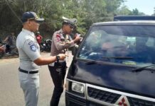 Operasi Gabungan di Waingapu: Tingkatkan Kepatuhan Administrasi dan Keselamatan Lalu Lintas jasa raharja NTT