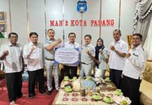 Jasa Raharja Sumbar Berikan Bantuan Pojok Literasi Kepada Madrasah Aliyah Negeri 2 Kota Padang jasa raharja sumbar