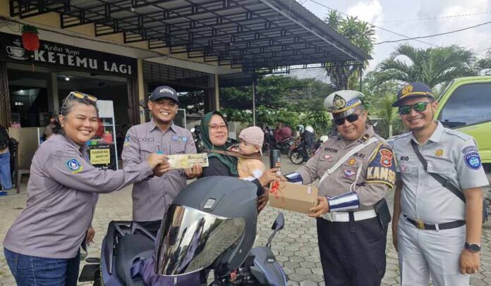 di Bundaran Km. 16 Bintan di Bundaran Km. 16 Bintan