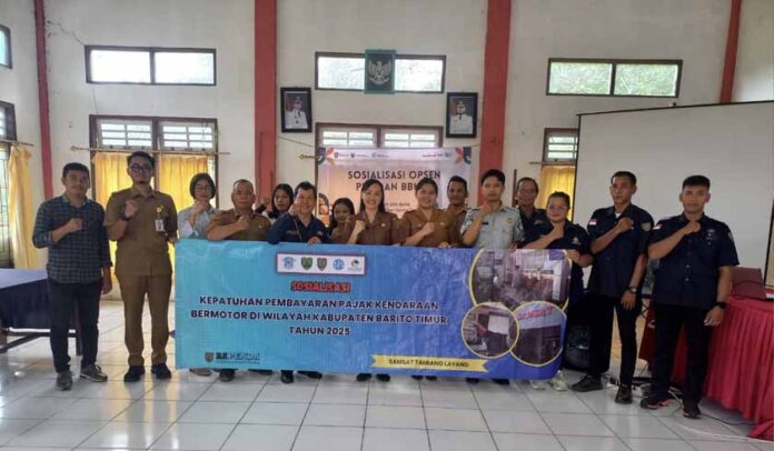 di Tengah Warga Karusen Janang di Tengah Warga Karusen Janang