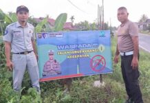 Jasa Raharja Cabang Singkawang dan Satlantas Polres Sambas Pasang Spanduk Keselamatan di Titik Rawan Kecelakaan Kecamatan Tebas jasa raharja kalbar