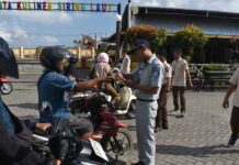 Operasi Gabungan di Depan Siring Laut oleh Tim Pembina Samsat Kotabaru, Upaya Meningkatkan Kepatuhan Masyarakat Kepatuhan Masyarakat