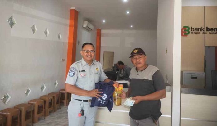 Membayar PKB dan SWDKLLJ