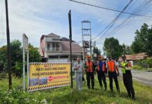 Jasa Raharja Kanwil Sumbar Bersama PT KAI DIVRE II Pasang Spanduk Himbauan Keselamatan Pada Perlintasan Sebidang di Kota Padang Perlintasan Sebidang di Kota Padang