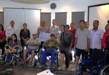 Jasa Raharja Bali Serahkan 4 Kursi Roda dan 2 Kaki Palsu bagi Penyandang Disabilitas Korban Kecelakaan Lalu Lintas jasa raharja bali
