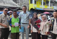 Jasa Raharja dan Samsat PALI Gencar Sosialisasikan Pembayaran PKB dan SWDKLLJ di Pasar Pendopo di Pasar Pendopo