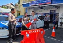 Jasa Raharja Sulsel Serahkan Barikade ke Polrestabes Makassar, Perkuat Keselamatan Lalu Lintas jasa raharja sulse