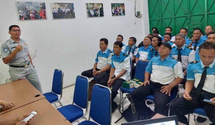 untuk Sopir Bus dan Truk untuk Sopir Bus dan Truk