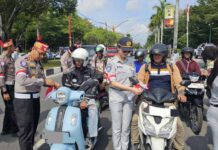Jasa Raharja dan Ditlantas Polda Kalteng Gelar Aksi Pembagian Bendera Merah Putih Sambut HUT ke-80 RI Bendera Merah Putih Sambut HUT ke-80 RI