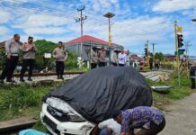 Jasa Raharja Sumbar Gerak Cepat Tangani Korban Kecelakaan Mobil Brio Tertemper Kereta Api di Padang Tertemper Kereta Api di Padang