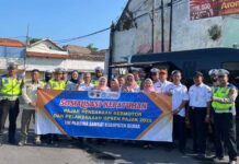 Jasa Raharja dan Tim Pembina Samsat Demak Laksanakan Sosialisasi dan Operasi Gabungan di Alun-alun Kabupaten Demak di Alun-alun Kabupaten Demak