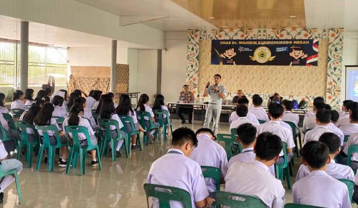 di SMAS Dr. Wahidin Sudirohusodo Medan