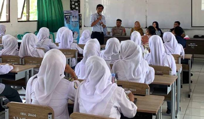 di SMK Negeri 1 Gantar