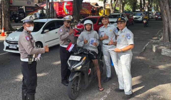 di Simpang Ujung Gurun Padang di Simpang Ujung Gurun Padang