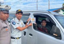 Sosialisasi dan Operasi Gabungan di Boyan Tanjung: Warga Antusias Sambut Program Pembebasan Denda Pajak Kendaraan jasa raharja kalbar