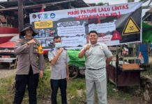 Jasa Raharja Pasang Spanduk di Titik Rawan Laka Lantas Sebagai Tindak Lanjut Hasil FKLL di Kecamatan Sekayam jasa raharja kalbar