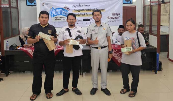 Berlalu Lintas di Desa Kroya