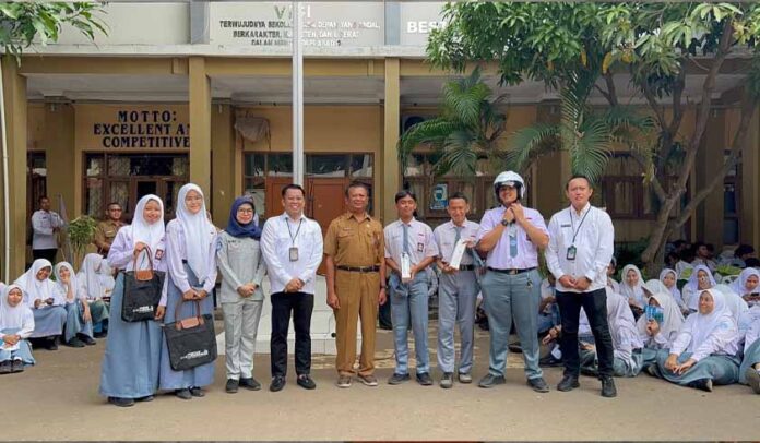 Di SMAN 1 Karawang Di SMAN 1 Karawang