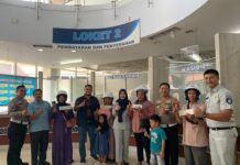 Jasa Raharja dan Tim Samsat Haurgeulis Bagikan Helm sebagai Apresiasi bagi Wajib Pajak Dalam Rangka Hari Keselamatan Transportasi Keselamatan Transportasi