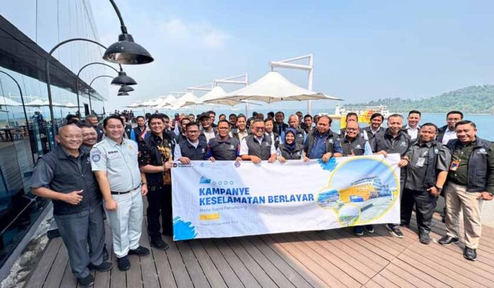 Menyelenggarakan Kampanye Keselamatan Berlayar Menyelenggarakan Kampanye Keselamatan Berlayar