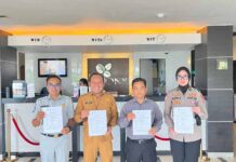 Tim Pembina Samsat Batulicin Gelar Penandatanganan PKS Merchant dengan Pelaku Usaha di Batulicin Pelaku Usaha di Batulicin