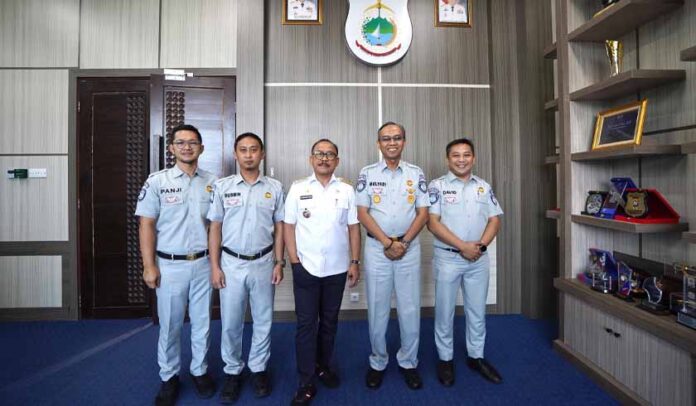 dengan Gubernur Sulawesi Barat dengan Gubernur Sulawesi Barat