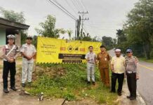 Pemasangan Spanduk Keselamatan di Titik Rawan, Tindak Lanjut Rapat FKLL Bengkayang jasa raharja kalbar
