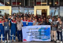 49 Putra Papua Raih Sertifikasi Migas Bersama Pertamina Drilling Pertamina