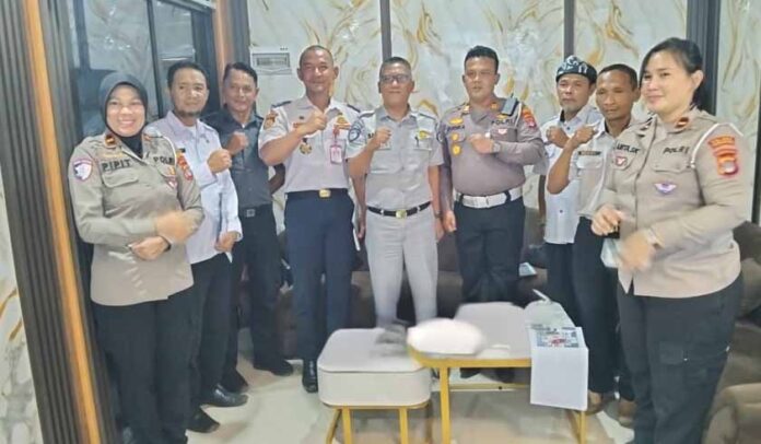 L dengan Seluruh Stakeholder Terkait