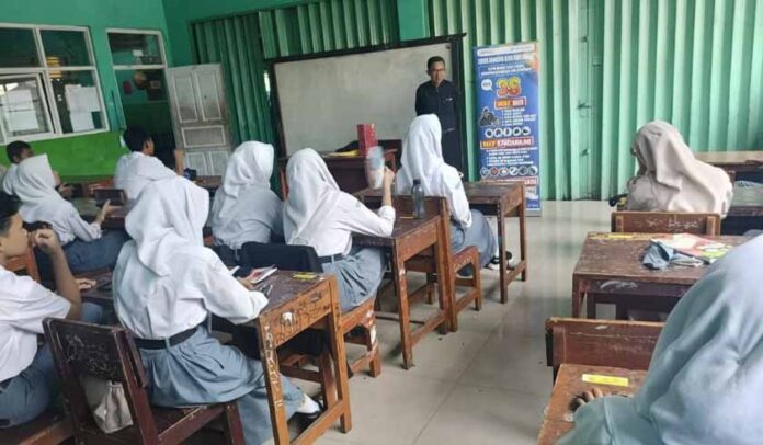 Lalu Lintas Lewat PPKL Lalu Lintas Lewat PPKL