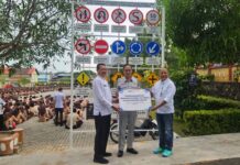 Dukung Keselamatan Siswa, Jasa Raharja Kepri Serahkan Rambu Lalu Lintas ke SMKN 5 Batam Lintas ke SMKN 5 Batam
