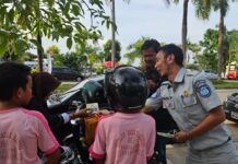 Jasa Raharja Kanwil Kepri Gencarkan Pembagian Flyer Pemutihan Pajak Kendaraan Bermotor Pajak Kendaraan Bermotor