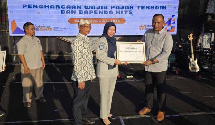 dari Bupati Indramayu