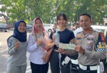 Perkuat Kolaborasi, Jasa Raharja Bandung Bersama Tim Pembina Samsat Kawaluyaan Lakukan Pemeriksaan PKB dan SWDKLLJ di Pasar Kreatif Bandung di Pasar Kreatif Bandung