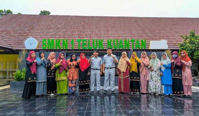 di SMKN 1 Teluk Kuantan di SMKN 1 Teluk Kuantan