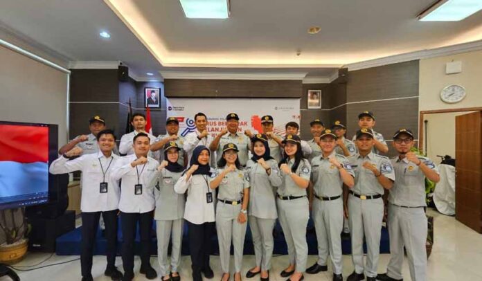 Dalam Bekerja dan Melayani Dalam Bekerja dan Melayani