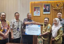 Jasa Raharja Kepri Serahkan 442 Bibit Tanaman kepada Bapenda Kepri sebagai Apresiasi bagi Wajib Pajak Taat Pajak Kendaraan Bermotor Pajak Kendaraan Bermotor