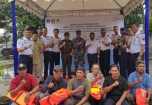 Jasa Raharja Tanjungpinang Serahkan Life Jacket dalam rangka Kampanye Keselamatan Pelayaran Tahun 2025 Pelayaran Tahun 2025