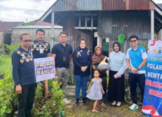 Salurkan Bantuan Sembako, Wujud Kepedulian Tim Pembina Samsat Banjarbaru untuk Masyarakat Samsat Banjarbaru untuk Masyaraka