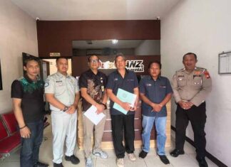 Tim Pembina Samsat Jakarta Utara Turun Langsung ke Lapangan Edukasi Warga Urus Pajak Kendaraan Warga Urus Pajak Kendaraan