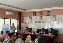 Tim Pembina Samsat Banjarbaru Ajak Warga Landasan Ulin Timur Manfaatkan Program Gebyar Panutan PKB 2025 Manfaatkan Program Gebyar Panutan PKB 2025