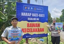 Tingkatkan Kedisiplinan Pengguna Jalan, Jasa Raharja NTB Pasang Banner Himbauan Keselamatan di Lombok Timur di Lombok Timur