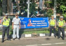 Polres Metro Tangerang Kota dan Jasa Raharja Cabang Tangerang Gelar Sosialisasi Keselamatan Berlalu Lintas di Wilayah Kecamatan Tangerang di Wilayah Kecamatan Tangerang