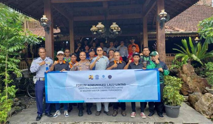 Diskusi Forum Komunikasi Lalu Lintas Diskusi Forum Komunikasi Lalu Lintas