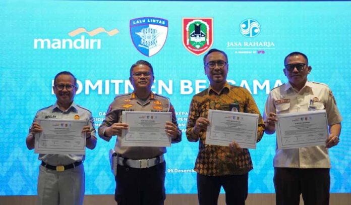 Melalui Penandatanganan Komitmen