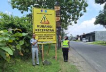 Tekan Angka Kecelakaan, Jasa Raharja Magelang dan Satlantas Polres Kebumen Pasang Papan Imbauan di Titik Rawan Pasang Papan Imbauan di Titik Rawan